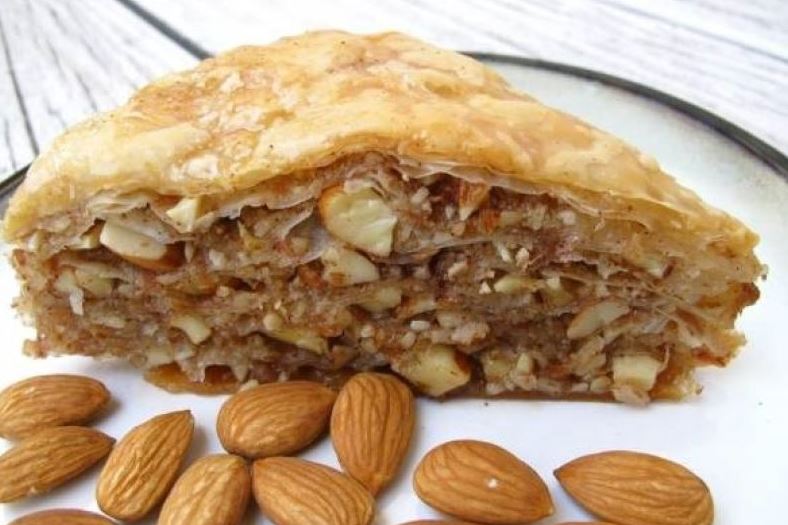 کیک باقلوای بادامی